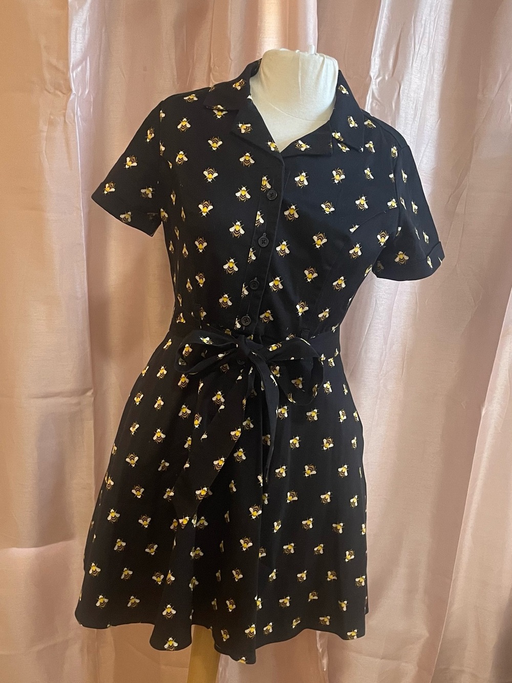 Short-Sleeve fitted Dress with Tie Waist and Bee Design by Eva Rose.